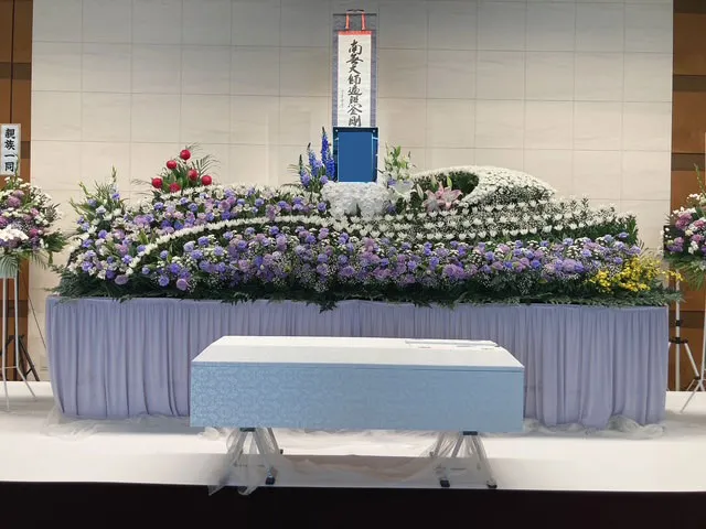 市民葬プラン95（税込 1,045,000円）の祭壇イメージ